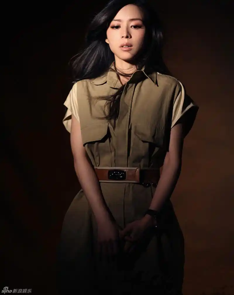 讯 近期一直忙于电影拍摄的张静初的最新《虹figaro》杂志大片曝光