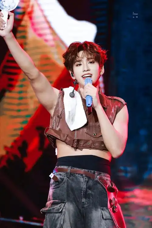 余景天全耳贴钻妆##余景天红唇小烟熏##余景天上海演唱会