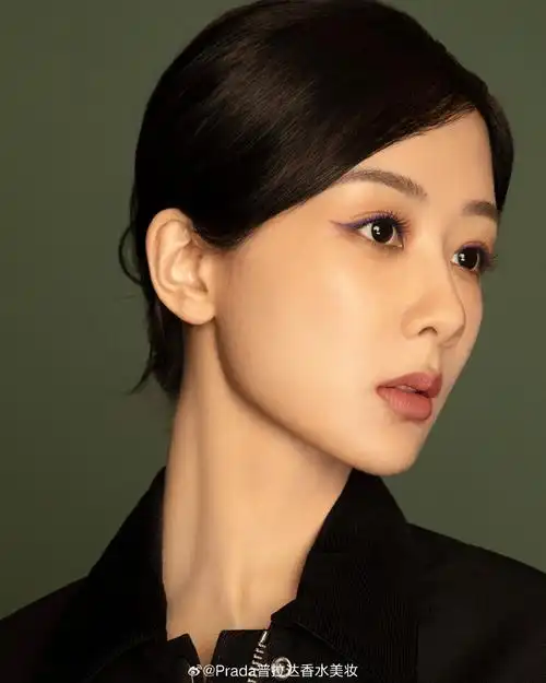 #杨紫prada彩妆及香水代言人##杨紫#