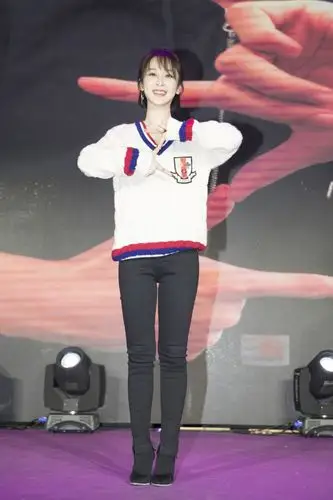 瘦身成功,穿裤子就胖10斤的杨紫,真不打算和高圆圆学穿衣吗?