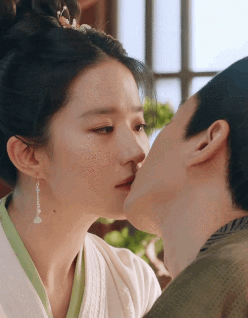 刘亦菲与陈晓的吻戏堪称经典,建议将其纳入北影,中戏,上戏的教学案例