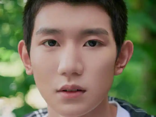 原创有一种整容叫王源寸头本以为会很丑谁知秒变硬汉小生