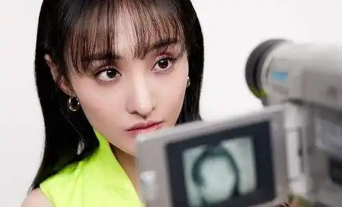 郑爽整容最新鼻子怪异引热议郑爽鼻子再引整容图片争议