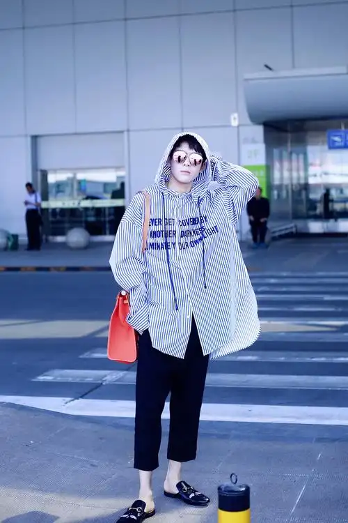 唐三十六曾舜晞现身机场潮范十足 简约大气超吸睛