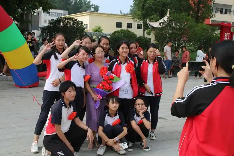 留盆初中2020届"感恩母校,珍重同窗"毕业典礼.