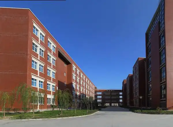 西安铁一中滨河学校校园掠影