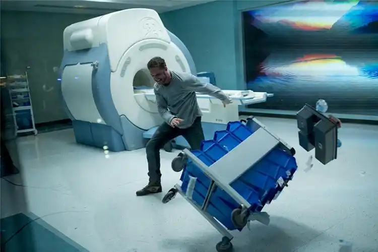 图片默认标题_fororder_汤姆哈迪被附身后发狂