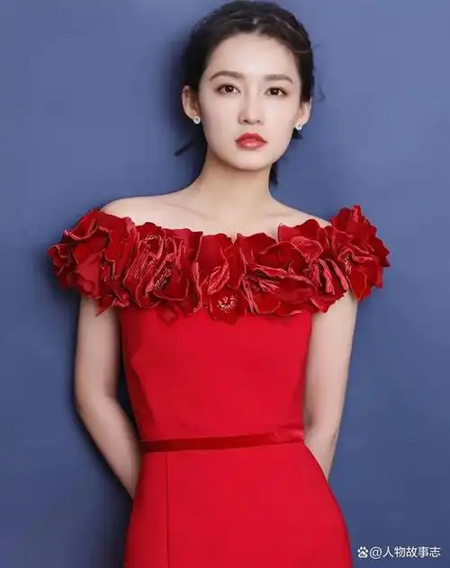 除了演艺事业外,李沁还积极参与公益活动,用自己的影响力为社会做出