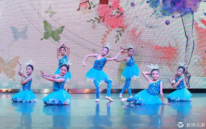 北京小舞台记录能歌善舞的孩子们