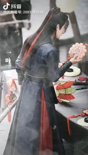 魏无羡那年夏天的红发带飘进了我的心里