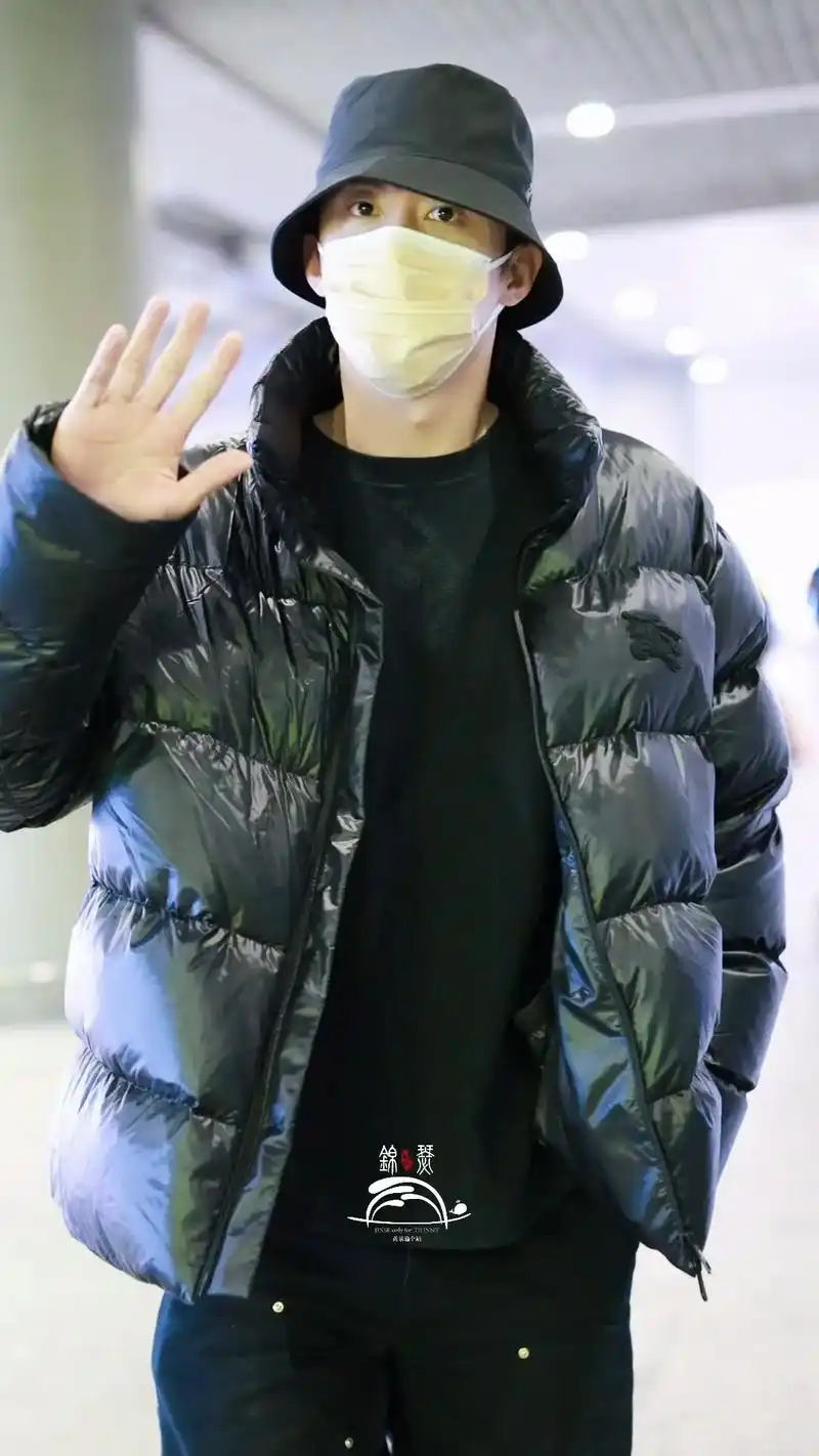 今日份新鲜瑜瑜 这条裤子出镜率好高02#黄景瑜 #一眼沦陷 - 抖音