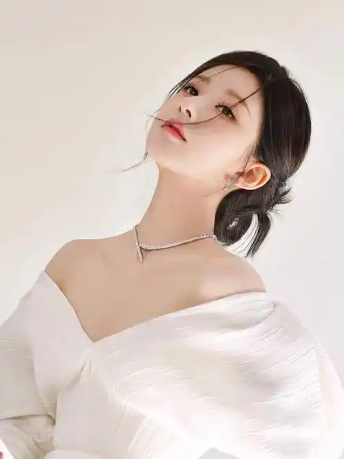 赵露思高清美图分享颜值出众