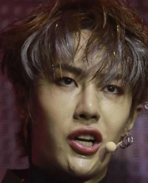 之前从未想过王一博能够这么伟大,原本以为他只是出道六年的艺人,可他