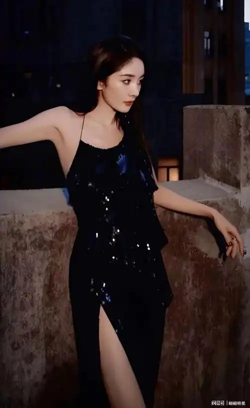 杨幂写真大图来了第三张特别漂亮