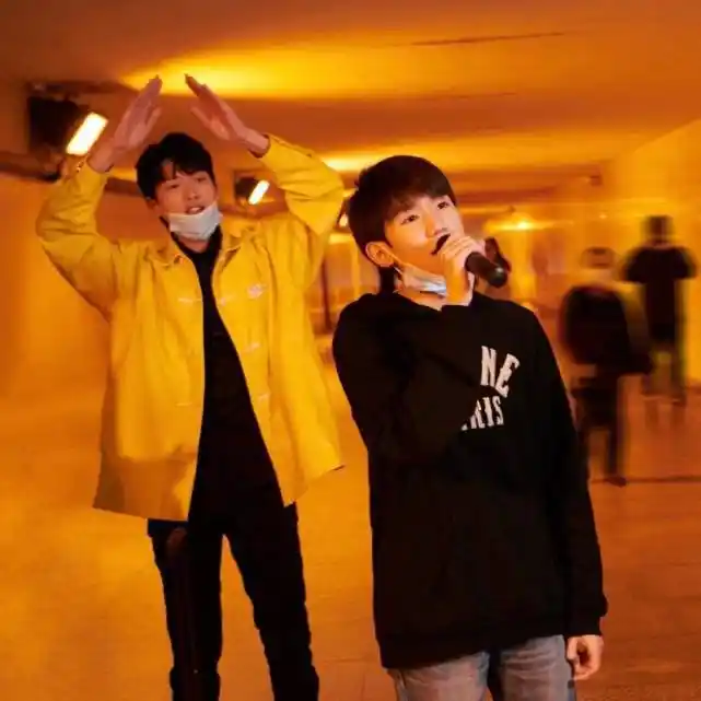 原创魏大勋发文为王源庆祝20岁生日不小心艾特错成他