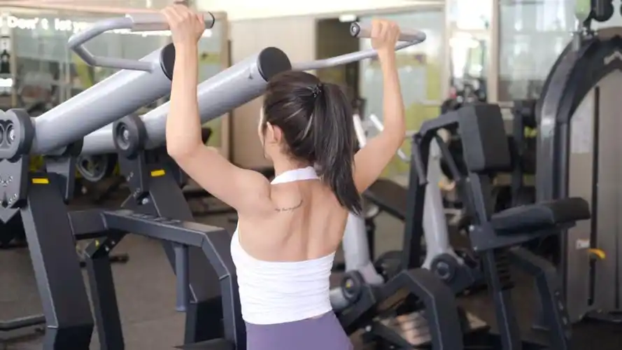 背部训练日常,健身女性背部线条训练|超——动作合集