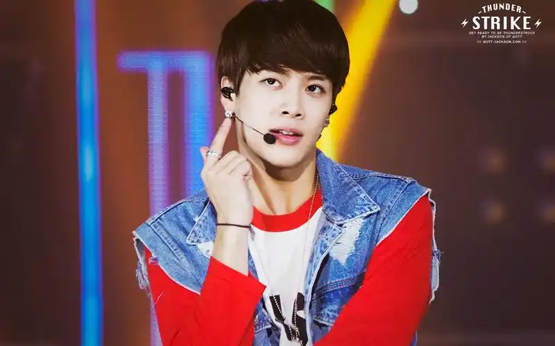 【王嘉尔】thunder strike高清饭拍合集