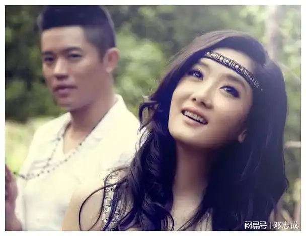 凤凰传奇玲花结婚曾毅大哭曾毅结婚玲花大醉两人关系好传奇