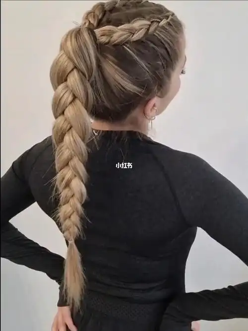 适合健身运动的发型推荐简单的高马尾麻花辫