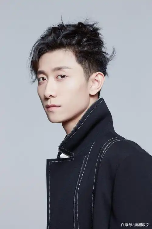 张一山跟短发美女约会,宋妍霏快刀斩乱麻,即刻官宣分手