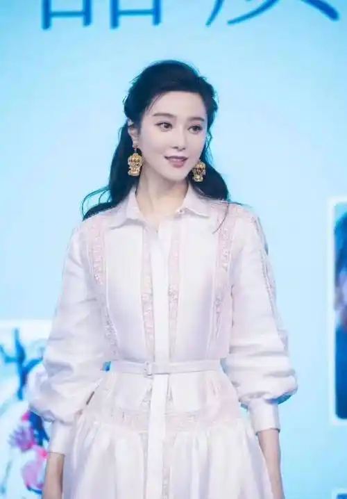 有种"时尚"叫范冰冰戴洗碗手套,本以为很土,却惊艳四座