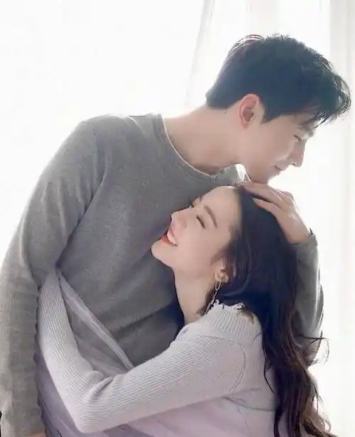 还拍出了合照,不过看杨洋和迪丽热巴的合照,不得不说这二人在现实生活