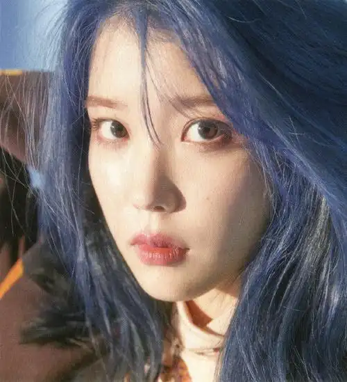 #iu蓝发##iu李知恩0516生日快乐#