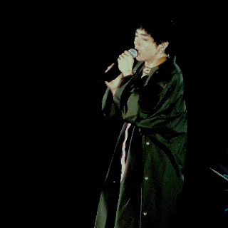 华晨宇唱歌舞台精灵发光gif动图_动态图_表情包下载_soogif
