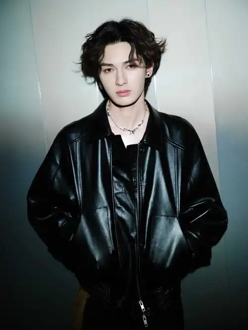 西安星耀曲江演唱会##朱正廷是雕吗