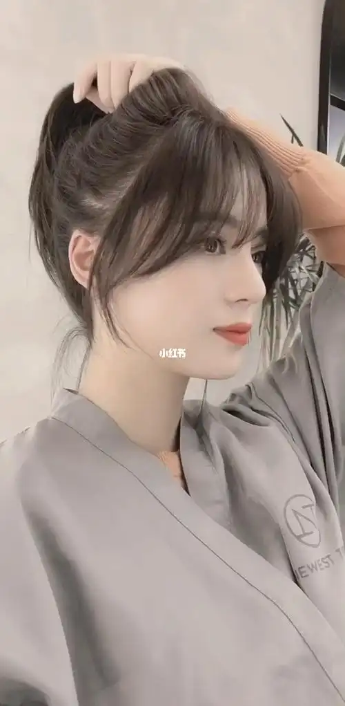 发际线高法式刘海