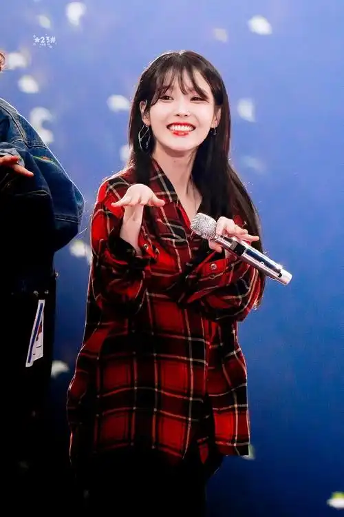 iu超话91#iu韩国第一女solo#onlyu美图 -230930 iu 饭拍高清美图