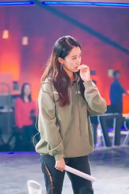 带着自己的梦想行走在演员的道路上的张小斐,被誉为"喜剧界的带货女王