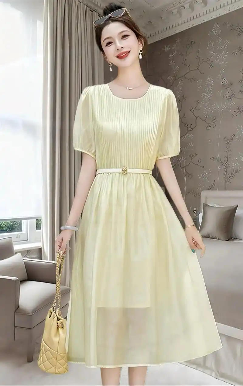 白色连衣裙女夏季2024新款泡泡袖温柔