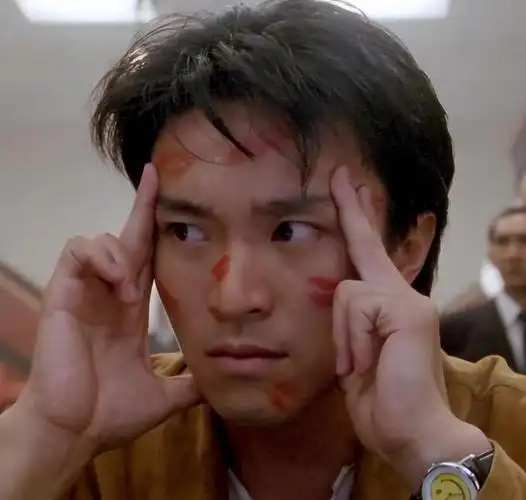 在成为喜剧之王之前,他经历了无数次的失败和挫折.