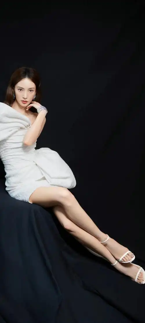 壁纸身材骨感线条完美令人羡慕的大长腿金晨