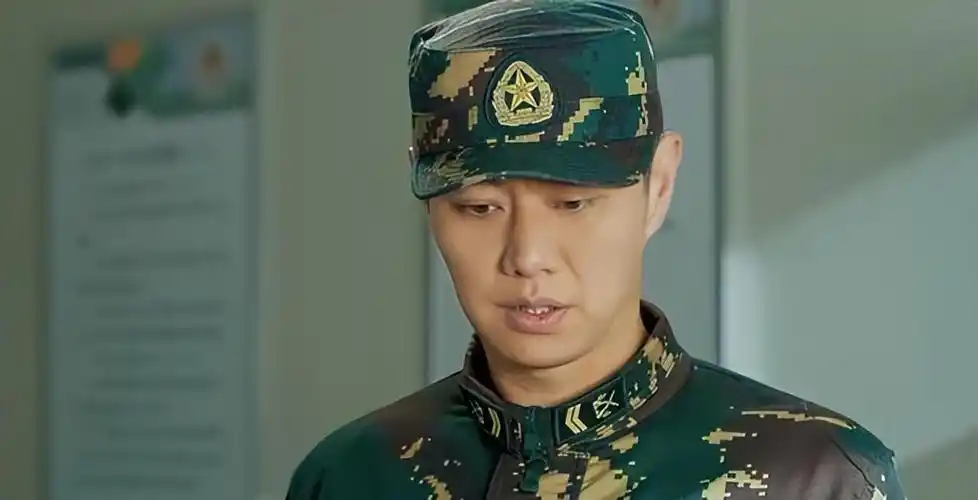 回顾39岁赵荀,从李二牛改成花美男,他的骨盆用3颗钉子挂在腰上