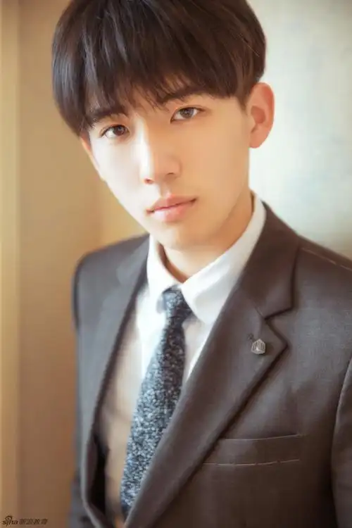 最帅艺考生高考614分 被赞新一代学霸校草(图)