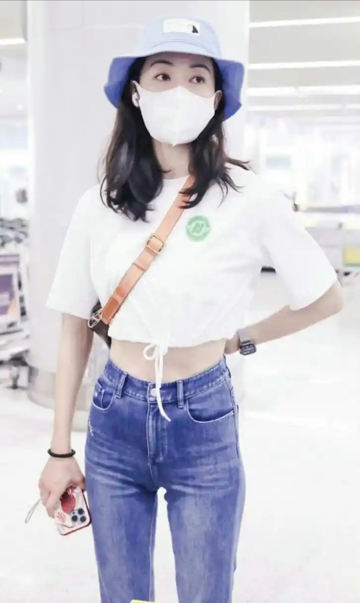 韩雪这紧身裤太美了,没想到她的身材这么好,百看不厌啊!