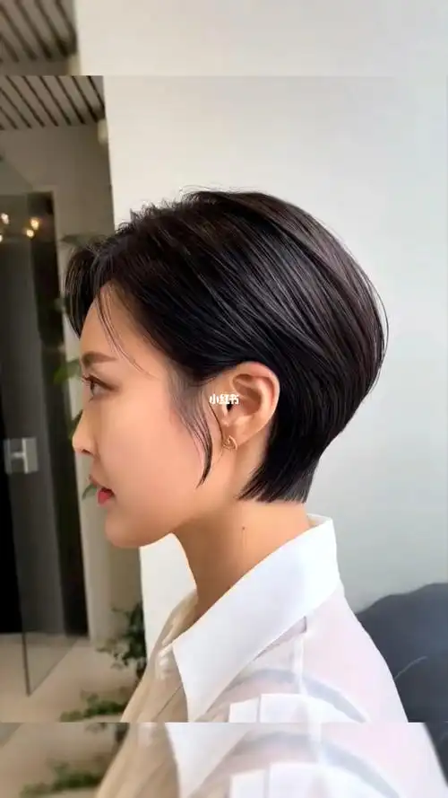 2022年最火冬季简约气质型短发发型
