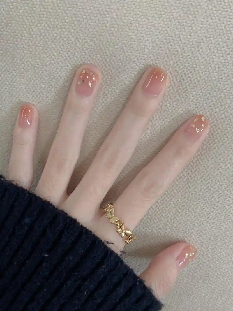 这套指甲油的颜色简直美哭了,每一个都像是仙女下凡带来的色彩.