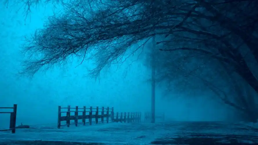 冬季莫斯科俄罗斯圣诞降雪黑暗夜城市6k风景壁纸