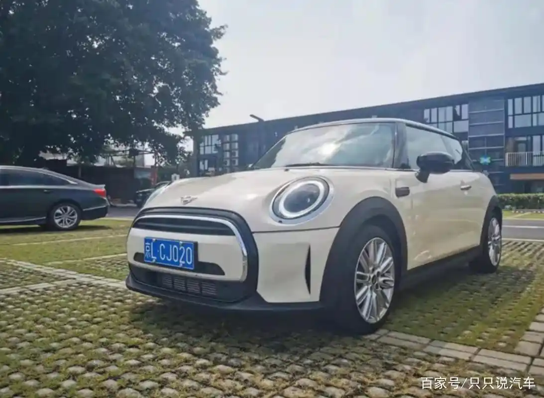 适合女生开的3款车,优雅大气又体面,体型小巧不笨重