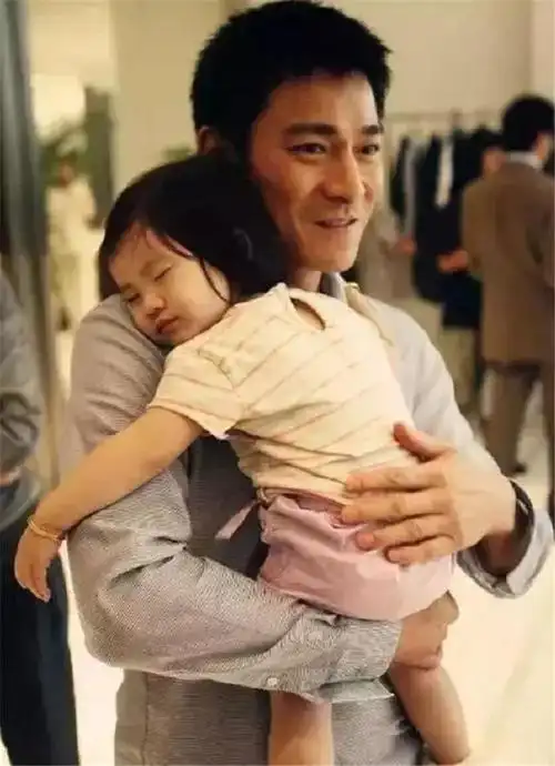 刘德华老婆的眼界有多宽?看完两人恋爱史,我又相信爱情了