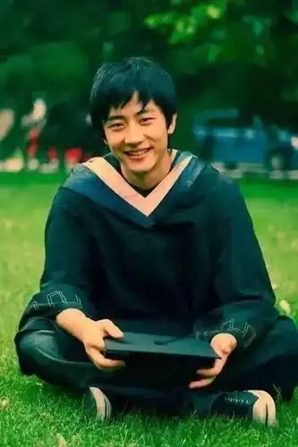 倒霉的黄轩:遭张艺谋忽悠,被传傍上蒋雯丽毁名声,还被