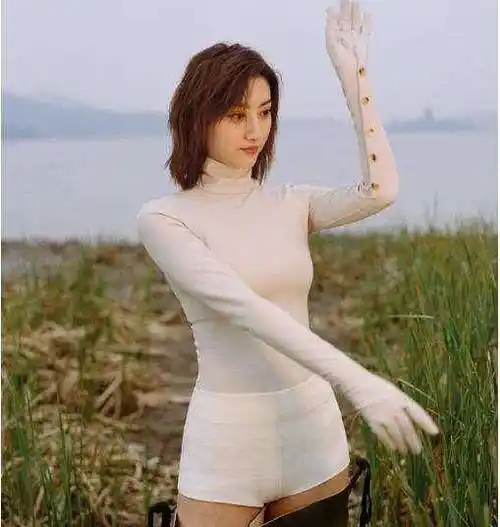 圆"叫景甜,路人镜头下暴露真实身材,堪称"肥中带美"_网友_流量_杨幂