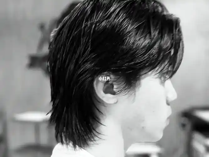 适合雨天的创作心境 剃刀 水状发型