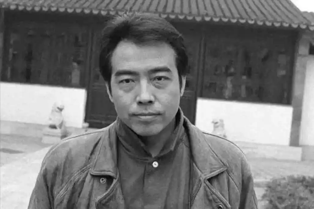 陈凯歌身体状况曝光,走路缓慢头发稀疏,还有几个月就是70岁生日_电影