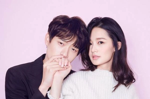 如果魏大勋这个时候有女朋友,那么概率最大的就是李沁了.