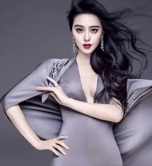 范冰冰长得也太美了吧一般身材都不敢这么搭配