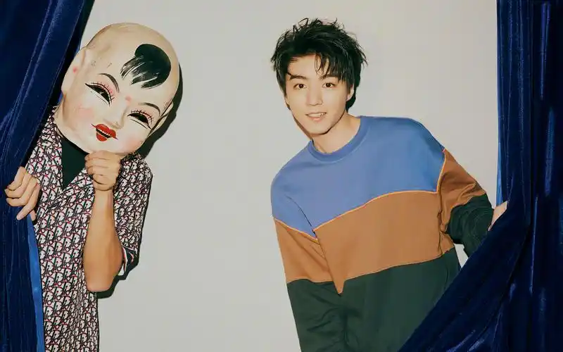 桌面壁纸 明星图片 > 正文  本文 复古帅气王俊凯壁纸_帅气迷人的